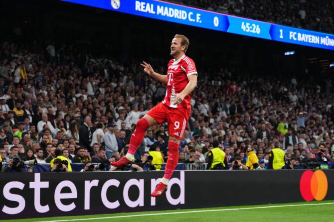 Harry Kane vom FC Bayern München bejubelt sein Tor zum 2:0 beim Hinspiel des UEFA Champions League Viertelfinals 2025/26 zwischen Real Madrid CF und dem FC Bayern München am 7. April 2026 im Estadio Santiago Bernabéu in Madrid. Aitor Alcalde / Getty Images Europe via Getty Images