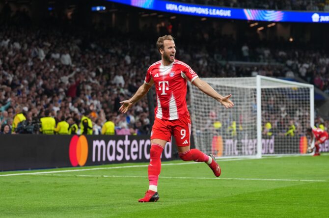 Harry Kane vom FC Bayern München bejubelt sein Tor zum 2:0 beim Hinspiel des UEFA Champions League Viertelfinals 2025/26 zwischen Real Madrid CF und dem FC Bayern München am 7. April 2026 im Estadio Santiago Bernabéu in Madrid. Aitor Alcalde / Getty Images Europe via Getty Images