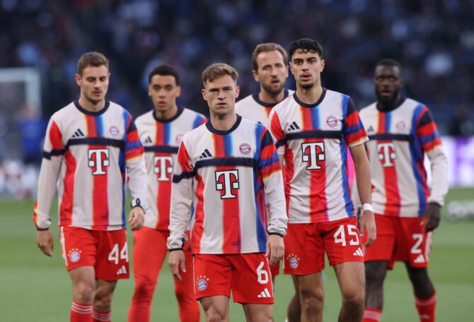 Joshua Kimmich wärmt sich am 28. April 2026 im Parc des Princes in Paris gemeinsam mit seinen Teamkollegen vor dem Halbfinal-Hinspiel der UEFA Champions League 2025/26 zwischen Paris Saint-Germain und dem FC Bayern München auf. Alex Grimm / Getty Images Europe via Getty Images