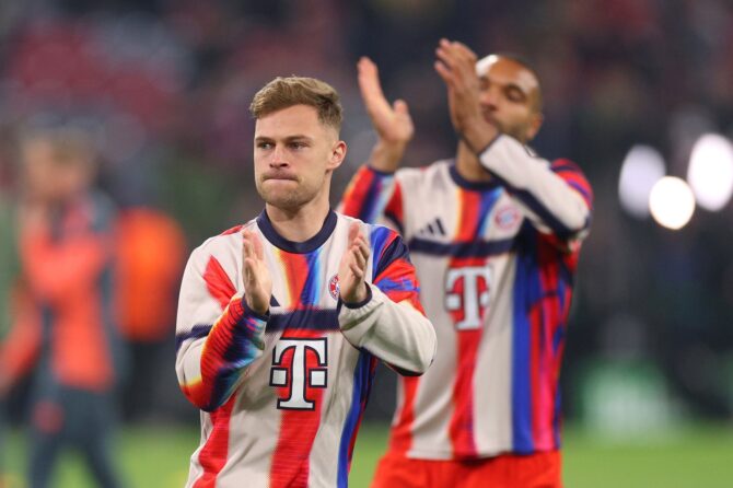 Joshua Kimmich klatscht beim Aufwärmen in die Hände und applaudiert den Fans in der Football Arena München – kurz vor dem UEFA Champions League Viertelfinale-Rückspiel zwischen dem FC Bayern München und Real Madrid CF am 15. April 2026. Der Bayern-Kapitän stimmte sich mit seinen Teamkollegen auf das Spiel ein. Adam Pretty / Getty Images