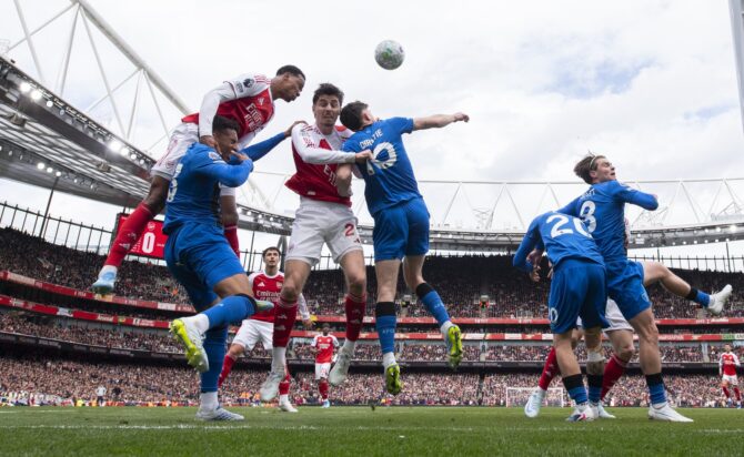 Kai Havertz und Gabriel vom FC Arsenal kämpfen beim Eckball im Premier-League-Spiel gegen AFC Bournemouth im Emirates Stadium in London am 11. April 2026 um den Ball. Foto: Justin Setterfield / Getty Images Europe via Getty Images