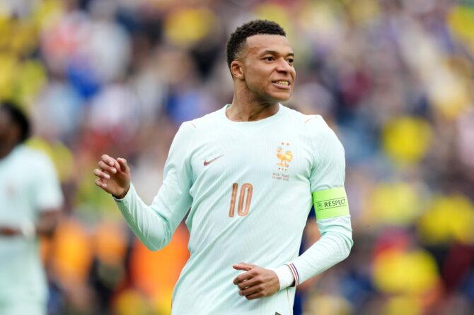 Kylian Mbappé von Frankreich zeigt seine Reaktion beim Länderspiel gegen Brasilien am 26. März 2026 im Gillette Stadium in Foxborough, Massachusetts. (Foto: Michael Owens / Getty Images)