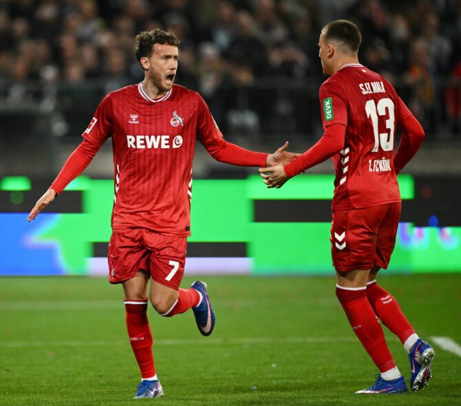 Luca Waldschmidt bejubelt seinen Treffer vom Elfmeterpunkt für den 1. FC Köln gemeinsam mit Teamkollege Said El Mala. Der Angreifer traf am 17. April 2026 im Millerntor-Stadion in Hamburg beim Bundesligaspiel zwischen dem FC St. Pauli und dem 1. FC Köln. Stuart Franklin / Getty Images