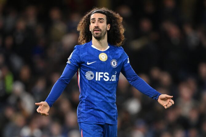 Marc Cucurella vom FC Chelsea gestikuliert während des Premier-League-Spiels gegen Newcastle United am 14. März 2026 in der Stamford Bridge in London. (Mike Hewitt / Getty Images)