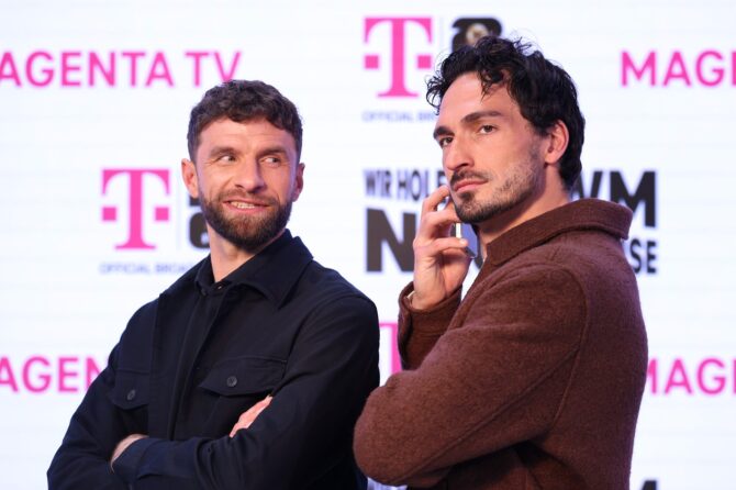 Mats Hummels und Thomas Müller bei der Vorstellung des MagentaTV-Expertenteams für die Fußball-WM 2026. Die Telekom präsentierte am 23. März 2026 in Ismaning ihre prominente TV-Runde für das Turnier in den USA, Kanada und Mexiko. Alexander Hassenstein / Getty Images