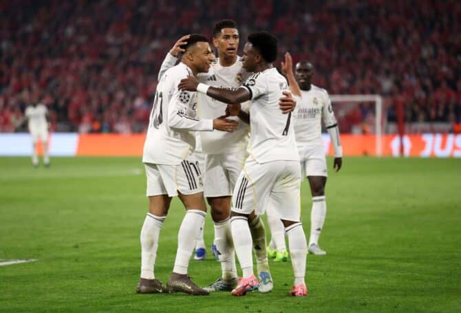 Kylian Mbappé bejubelt sein Tor zum 3:0 für Real Madrid gemeinsam mit Jude Bellingham und Vinicius Junior im UEFA Champions League Viertelfinale-Rückspiel gegen den FC Bayern München am 15. April 2026 in der Football Arena München. Adam Pretty / Getty Images