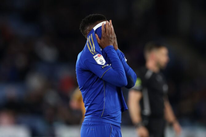 Patson Daka von Leicester City wirkt beim Championship-Spiel gegen Hull City am 21. April 2026 im King Power Stadium in Leicester enttäuscht. (Michael Regan / Getty Images)