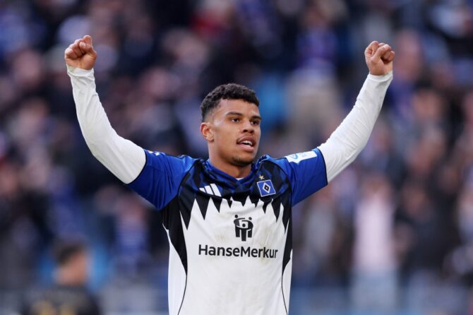 Ransford Königsdörffer vom Hamburger SV bejubelt seinen Treffer zum 1:0 im Bundesliga-Spiel gegen den FC Augsburg am 4. April 2026 im Volksparkstadion in Hamburg. Foto: Selim Sudheimer / Getty Images
