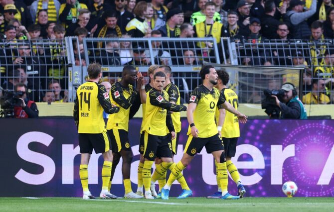 Serhou Guirassy bejubelt sein Tor zum 2:0 für Borussia Dortmund gegen den SC Freiburg gemeinsam mit seinen Mitspielern. Der Angreifer traf am 26. April 2026 im Signal Iduna Park in Dortmund beim Bundesligaspiel der Schwarz-Gelben. Lars Baron / Getty Images