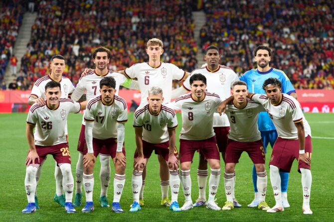Die Spieler von Spanien stellen sich vor dem Freundschaftsspiel gegen Ägypten am 31. März 2026 im RCDE Stadium in Barcelona zum Mannschaftsfoto auf. Alex Caparros / Getty Images