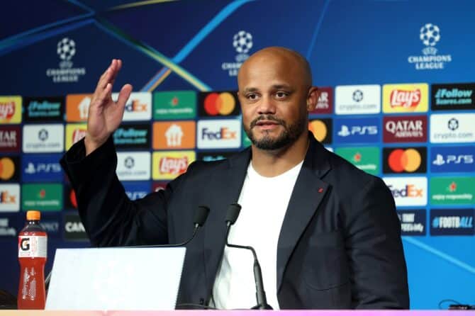 Vincent Kompany, Cheftrainer des FC Bayern München, spricht auf der Pressekonferenz vor dem Champions-League-Halbfinale im Parc des Princes in Paris am 27. April 2026 mit den Medienvertretern. (Alexander Hassenstein / Getty Images)