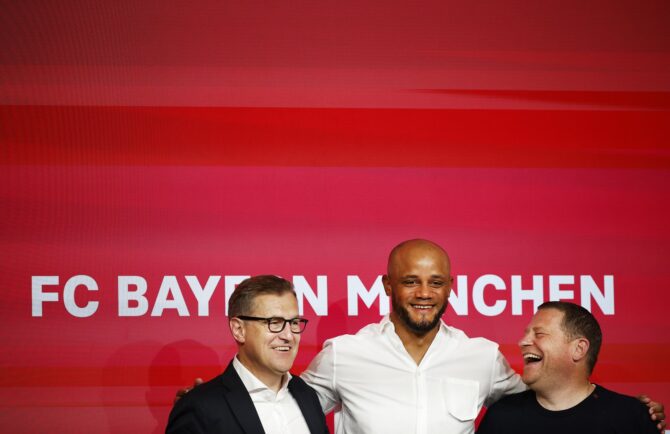Bei einer Pressekonferenz in der Allianz Arena in München präsentierten (v.l.n.r.) Jan-Christian Dreesen (Vorstandsvorsitzender des FC Bayern München), Trainer Vincent Kompany und Sportvorstand Max Eberl am 30. Mai 2024 den neuen Cheftrainer des deutschen Rekordmeisters. Der 38-jährige Belgier unterzeichnete einen Vertrag bis zum 30. Juni 2027. Zuvor betreute er den englischen Premier-League-Klub FC Burnley. Foto: Adam Pretty / Getty Images