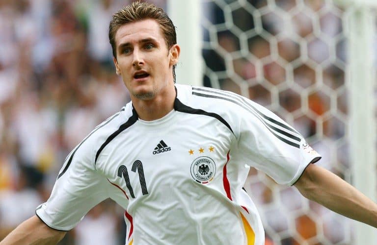Miroslav Klose wird bei der WM 2006 Torschützenkönig und gewinnt die Torjägerkanone. AFP PHOTO / VINCENZO PINTO