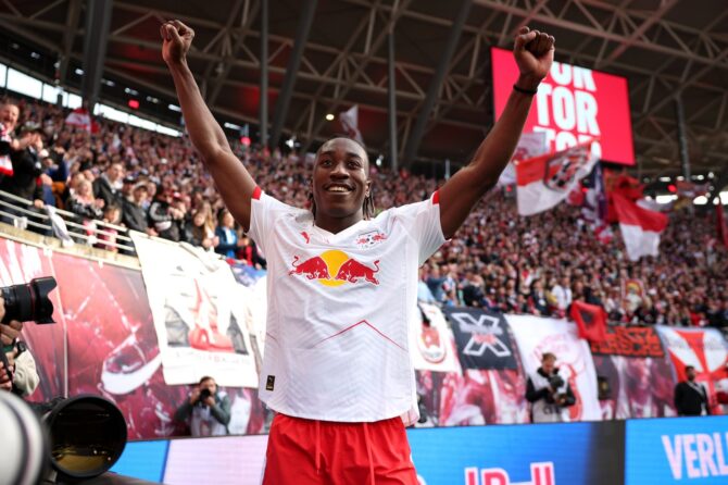 Yan Diomande von RB Leipzig bejubelt seinen Treffer zum 1:0 gegen Borussia Mönchengladbach in der Red Bull Arena in Leipzig am 11. April 2026. Foto: Maja Hitij / Getty Images Europe via Getty Images