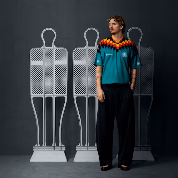 Adidas legt die DFB Retro WM 1994 Trikots neu auf! weiße Heimtrikots & grüne Auswärtstrikots