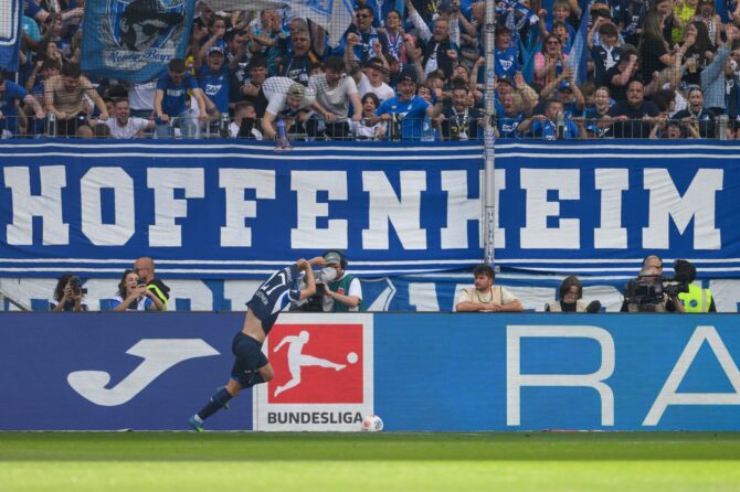 Andrej Kramaric von der TSG 1899 Hoffenheim bejubelt seinen Treffer zum 3:0 beim Bundesliga-Heimspiel gegen den VfB Stuttgart in der PreZero-Arena in Sinsheim am 2. Mai 2026. (Christian Kaspar-Bartke / Getty Images Europe via Getty Images)