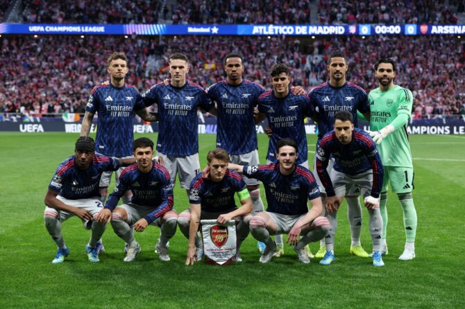 Die Startelf des FC Arsenal stellt sich vor dem Hinspiel im Champions-League-Halbfinale bei Atletico Madrid zum Mannschaftsfoto auf. Die Partie fand am 29. April 2026 im Metropolitano-Stadion in Madrid statt. Dan Mullan / Getty Images Europe via Getty Images