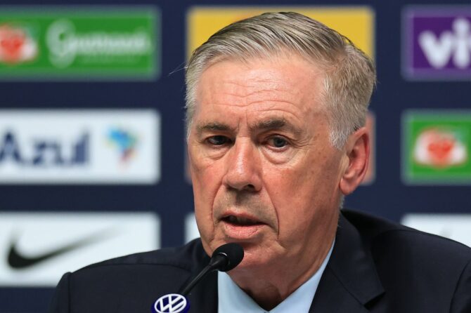 Carlo Ancelotti, Trainer der brasilianischen Nationalmannschaft, spricht am 18. Mai 2026 bei der Pressekonferenz zur Kaderbekanntgabe im Museu do Amanhã in Rio de Janeiro. Der Italiener nominierte seinen Kader für die Weltmeisterschaft 2026 in den USA, Kanada und Mexiko. Buda Mendes / Getty Images