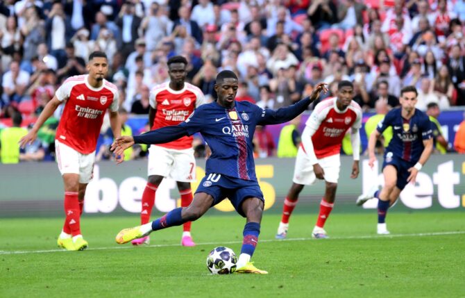 Ousmane Dembélé von Paris Saint-Germain schießt seinen Elfmeter während des UEFA Champions-League-Finales 2026 gegen Arsenal FC in der Puskás-Arena. Das Tor fiel am 30. Mai 2026 in Budapest, Ungarn. David Ramos / Getty Images Europe via Getty Images