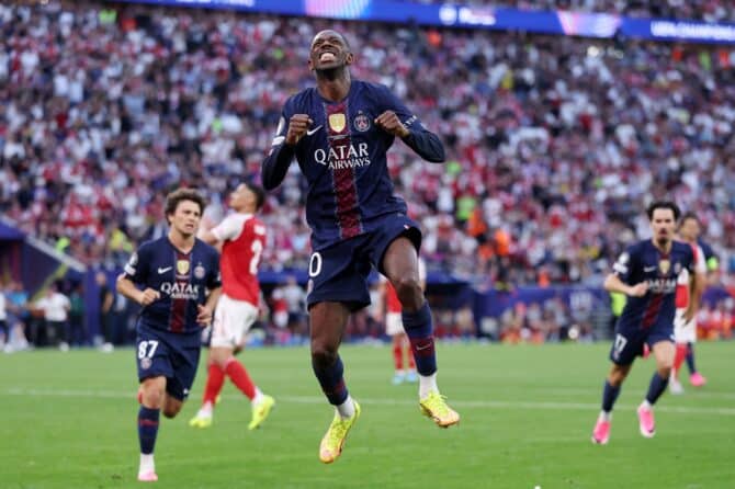 Ousmane Dembélé von Paris Saint-Germain springt in Jubel nach seinem Elfmeter-Tor während des UEFA Champions-League-Finales 2026 gegen Arsenal FC in der Puskás-Arena. Das Tor fiel am 30. Mai 2026 in Budapest, Ungarn. Lars Baron / Getty Images Europe via Getty Images