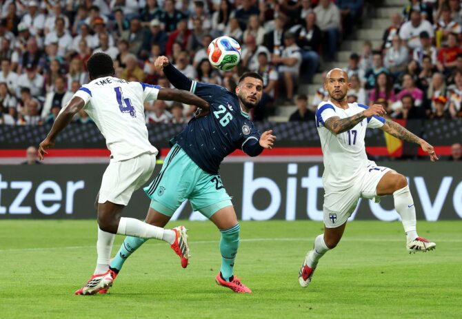 Deniz Undav von Deutschland im Zweikampf mit Tony Miettinen und Nikolai Alho aus Finnland beim Freundschaftsspiel am 31. Mai 2026 in der MEWA Arena in Mainz. (Alexander Hassenstein / Getty Images Europe via Getty Images)