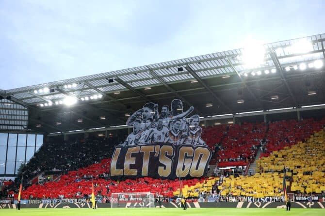 Deutsche Fans präsentieren vor dem Freundschaftsspiel gegen Finnland am 31. Mai 2026 in der MEWA Arena in Mainz ein Tifo mit den Spielern der Nationalmannschaft. (Alex Grimm / Getty Images Europe via Getty Images)