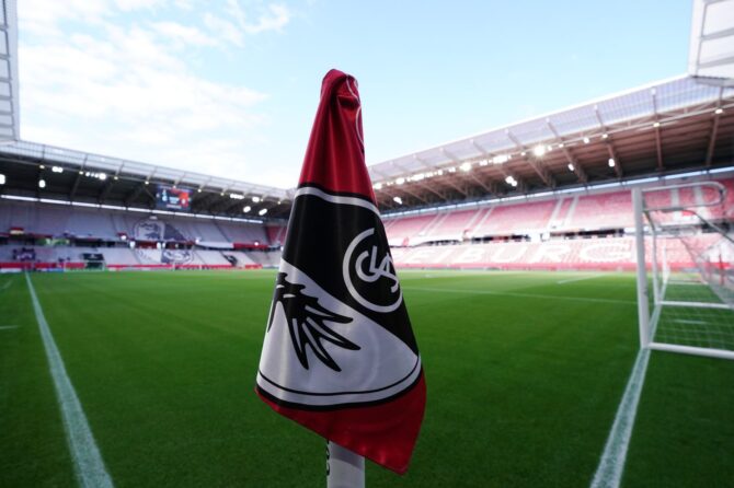 Blick auf eine Eckfahne im Stadion am Wolfswinkel vor dem Rückspiel des UEFA-Europa-League-Halbfinales 2025/26 zwischen dem SC Freiburg und SC Braga am 7. Mai 2026 in Freiburg im Breisgau. Daniela Porcelli / Getty Images Europe via Getty Images