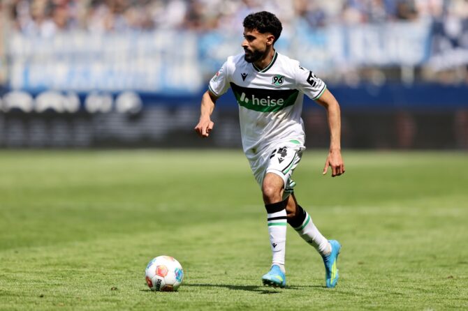 Elias Saad von Hannover 96 im Spiel beim VfL Bochum
