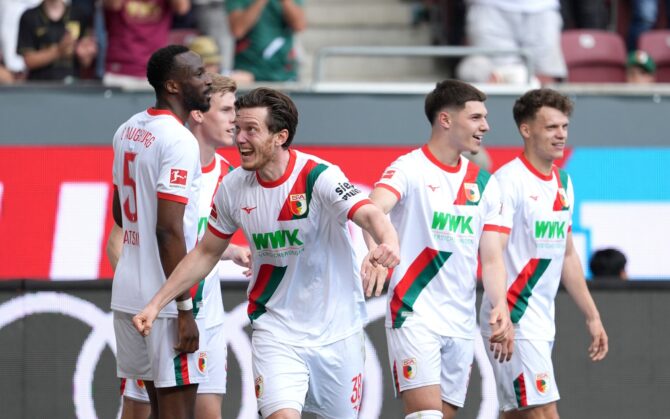 Michael Gregoritsch jubelt nach seinem Treffer zum 3:0 für den FC Augsburg im Bundesligaspiel gegen Borussia Mönchengladbach in der WWK-Arena am 9. Mai 2026 in Augsburg. Leonhard Simon / Getty Images Europe via Getty Images