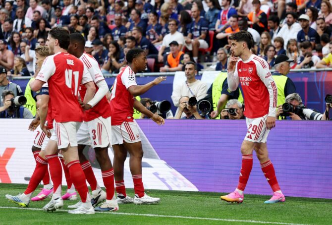 Kai Havertz von Arsenal jubelt zusammen mit seinem Teamkollegen Myles Lewis-Skelly nach seinem Tor während des UEFA Champions-League-Finales 2026 gegen Paris Saint-Germain. Das Spiel fand am 30. Mai 2026 in der Puskás-Arena in Budapest, Ungarn statt. Lars Baron / Getty Images Europe via Getty Images