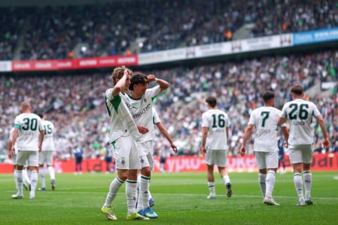 Hugo Bolin von Borussia Mönchengladbach bejubelt seinen Treffer zum 1:0 gemeinsam mit seinen Teamkollegen. Die Szene entstand beim Bundesliga-Spiel zwischen Borussia Mönchengladbach und der TSG Hoffenheim im Borussia-Park in Mönchengladbach, Mai 2026. Dean Mouhtaropoulos / Getty Images