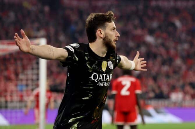 João Neves von Paris Saint-Germain jubelt am 6. Mai 2026 in der Allianz Arena in München nach seinem Treffer im Halbfinale-Rückspiel der UEFA Champions League 2025/26 gegen den FC Bayern München. Der portugiesische Mittelfeldspieler trug mit seinem Tor maßgeblich dazu bei, dass PSG den Einzug ins Finale der Königsklasse perfekt machte. (Getty Images)