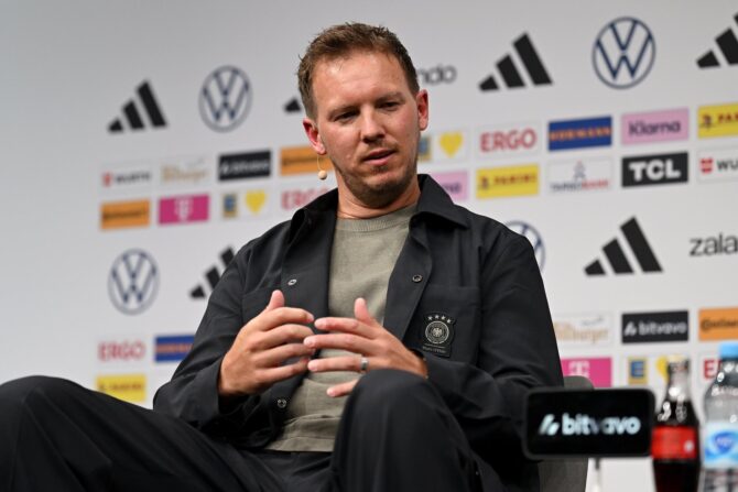 Bundestrainer Julian Nagelsmann spricht bei der Bekanntgabe des deutschen WM-Kaders 2026 am 21. Mai 2026 im DFB-Campus in Frankfurt am Main mit den Medien. (Christian Kaspar-Bartke / Getty Images Europe via Getty Images)
