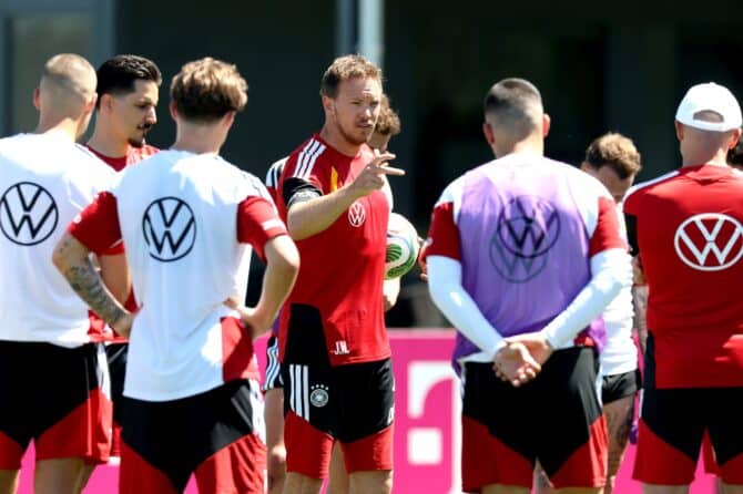Bundestrainer Julian Nagelsmann gibt seiner Mannschaft beim Abschlusstraining am 28. Mai 2026 im Homeground in Herzogenaurach Anweisungen. Das DFB-Team bereitet sich auf die bevorstehenden Länderspiele vor, bevor es zur FIFA Weltmeisterschaft 2026 in die USA aufbricht. Alexander Hassenstein / Getty Images Europe via Getty Images