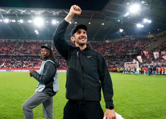 SC-Freiburg-Cheftrainer Julian Schuster jubelt nach dem Schlusspfiff über den Einzug ins UEFA-Europa-League-Finale 2025/26 – Rückspiel im Halbfinale gegen SC Braga im Stadion am Wolfswinkel am 7. Mai 2026 in Freiburg im Breisgau. Daniela Porcelli / Getty Images Europe via Getty Images