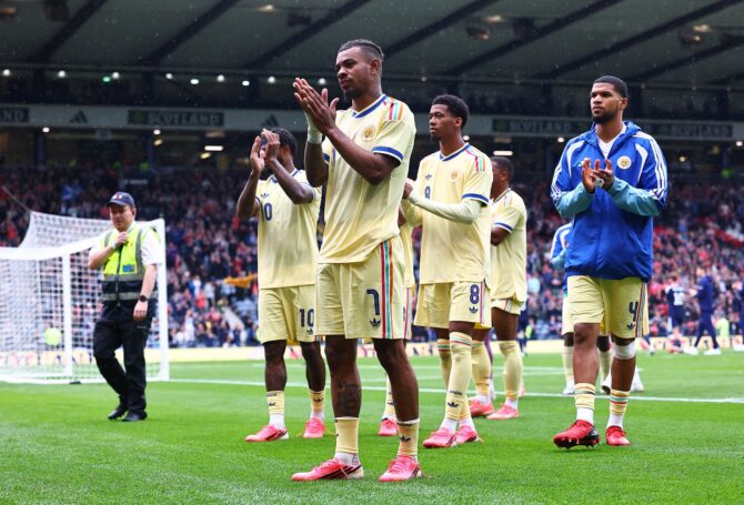 Juninho Bacuna und seine Curaçao-Teamkollegen danken den Fans nach dem Freundschaftsspiel gegen Schottland im Hampden Park. Das Spiel fand am 30. Mai 2026 in Glasgow, Schottland statt. WM Sport Media / Getty Images Europe via Getty Images