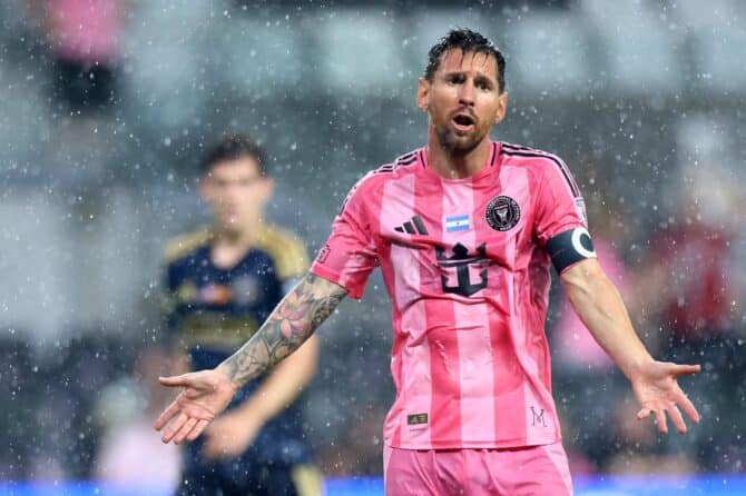 Lionel Messi (Nr. 10) von Inter Miami CF zeigt seine Reaktion beim MLS-Spiel gegen Philadelphia Union im Nu Stadium am 24. Mai 2026 in Miami. Der Argentinier gehört seit 2023 zu den Gesichtern der nordamerikanischen Profiliga. Megan Briggs / Getty Images North America via Getty Images