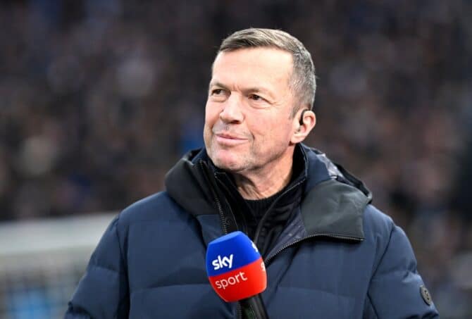 Fußball-Legende Lothar Matthäus in seiner Rolle als Sky-Experte vor dem Bundesliga-Duell zwischen dem Hamburger SV und dem 1. FC Köln im Volksparkstadion am 14. März 2026 in Hamburg. (Stuart Franklin / Getty Images Europe via Getty Images)