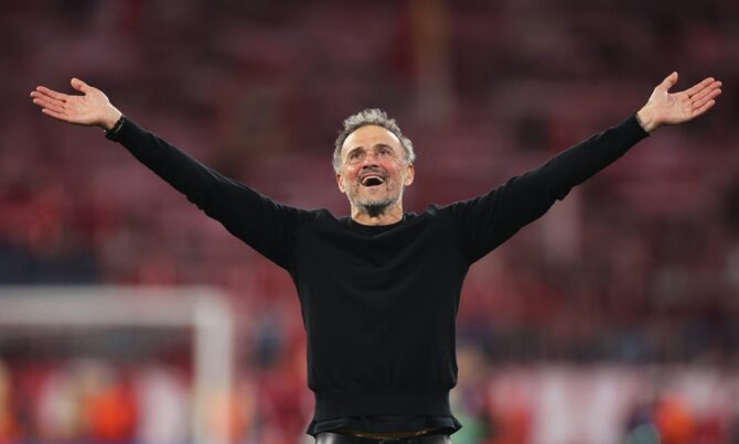PSG-Trainer Luis Enrique jubelt am 6. Mai 2026 nach dem Schlusspfiff in der Allianz Arena in München. Mit dem Sieg im Halbfinale-Rückspiel der UEFA Champions League 2025/26 gegen den FC Bayern München sicherte der spanische Coach Paris Saint-Germain den Einzug ins Finale der Königsklasse. (Getty Images)