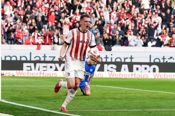 Matthias Ginter bejubelt seinen Treffer zum 3:0 für den SC Freiburg gegen Bayer 04 Leverkusen im Europa-Park Stadion in Freiburg im Breisgau am 7. März 2026. (Daniela Porcelli / Getty Images Europe via Getty Images)