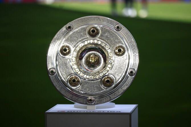 Die Meisterschale steht vor dem Bundesliga-Spiel zwischen dem FC Bayern München und dem 1. FC Köln in der Allianz Arena in München bereit, Mai 2026. Jan Hetfleisch / Getty Images
