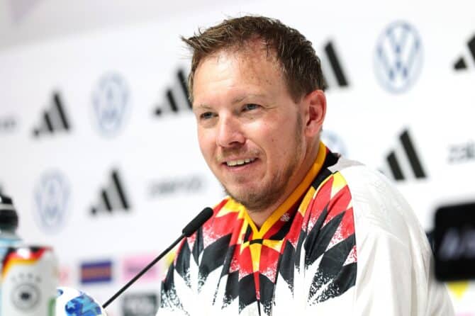 Bundestrainer Julian Nagelsmann spricht bei einer Pressekonferenz in Herzogenaurach zu Medienvertretern. Das deutsche Nationalteam bereitet sich in Herzogenaurach auf die anstehenden Freundschaftsspiele vor, bevor es zu den Vereinigten Staaten aufbricht, um an der FIFA-Weltmeisterschaft 2026 teilzunehmen. 30. Mai 2026. Alexander Hassenstein / Getty Images Europe via Getty Images