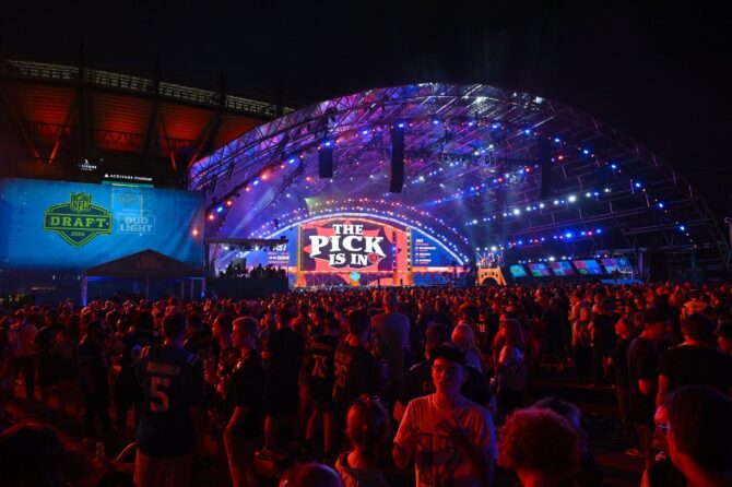 Blick auf die Fan-Fest-Zone beim NFL Draft 2026 in Pittsburgh. Runde zwei und drei des Drafts fanden am 24. April 2026 im Acrisure Stadium statt. (Jason Miller / Getty Images North America via Getty Images)