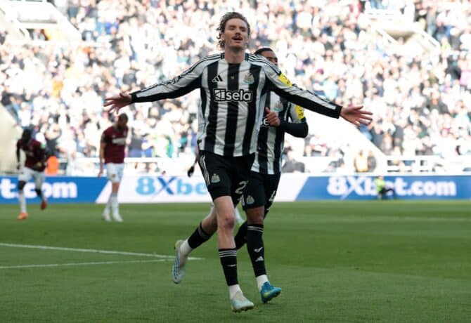 Nick Woltemade bejubelt seinen Treffer zum 1:0 für Newcastle United im Premier-League-Heimspiel gegen West Ham United. Der deutsche Mittelstürmer brachte die Magpies am 17. Mai 2026 im St James' Park in Führung. (Ian MacNicol / Getty Images Europe via Getty Images)
