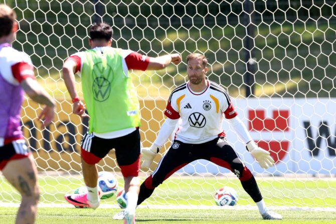 Torwart Oliver Baumann konzentriert sich beim Training der deutschen Nationalmannschaft am 28. Mai 2026 im Homeground in Herzogenaurach. Mit der WM 2026 in den USA fest im Blick arbeitet das DFB-Team in der letzten Vorbereitungsphase an seiner Abstimmung. Alexander Hassenstein / Getty Images
