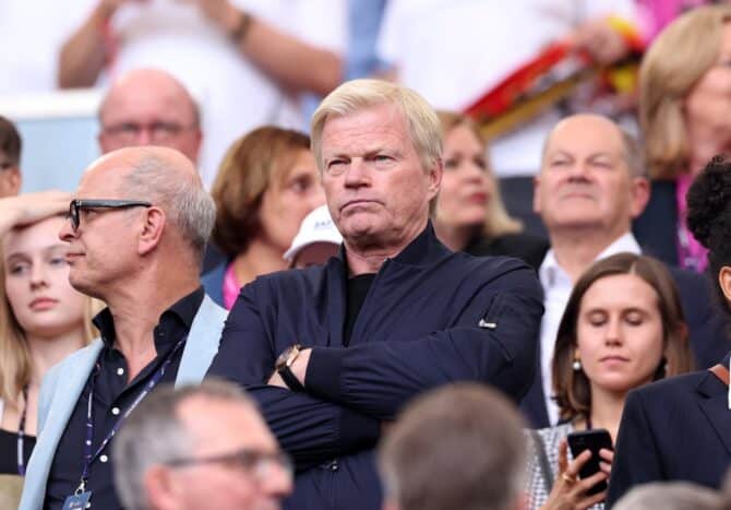 Bayerns Ehrenpräsident und Ex-Nationaltorhüter Oliver Kahn verfolgt das UEFA-EURO-2024-Viertelfinale zwischen Spanien und Deutschland von der Tribüne der Stuttgart Arena am 5. Juli 2024 in Stuttgart. Alexander Hassenstein / Getty Images