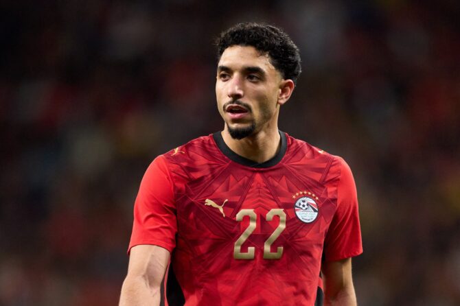 Omar Marmoush beobachtet das Spielgeschehen im Testspiel zwischen Spanien und Ägypten im RCDE-Stadion in Barcelona am 31. März 2026. (Alex Caparros / Getty Images Europe via Getty Images)