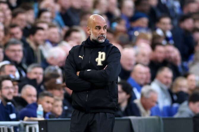 Manchester-City-Trainer Pep Guardiola verfolgt das Premier-League-Gastspiel seines Teams bei Everton im Hill Dickinson Stadium in Liverpool am 4. Mai 2026. (Stu Forster / Getty Images Europe)