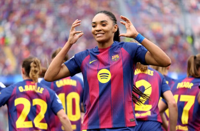 Salma Paralluelo vom FC Barcelona bejubelt ihr Tor zum 1:0 im Halbfinal-Rückspiel der UEFA Women's Champions League 2025/26 gegen den FC Bayern München am 3. Mai 2026 im Nou Camp in Barcelona. (Judit Cartiel / Getty Images Europe via Getty Images)