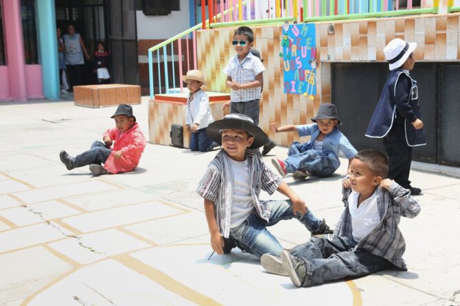 Schulkinder auf einem Schulgelände in Mexiko-Stadt, aufgenommen am 9. Mai 2016 in Mexiko. Victor Chavez / Bongarts via Getty Images
